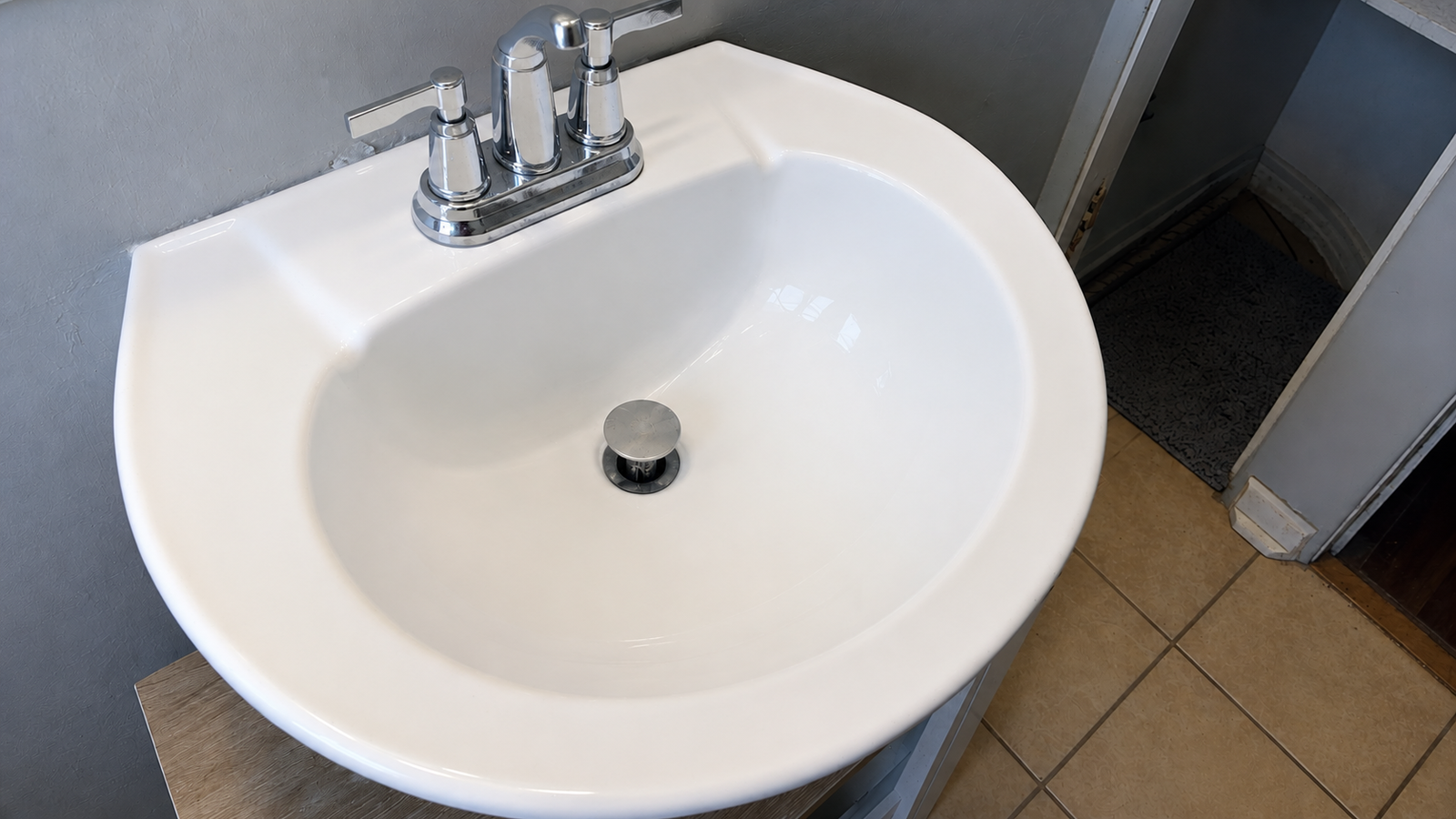 The same pedestal sink back to a pristine white finish.